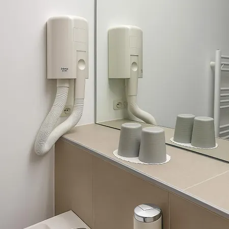 De La Poste - Center 3*