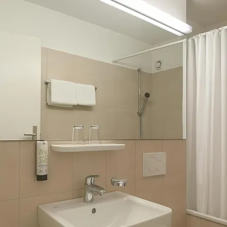 فندق De La Poste - Center 3*